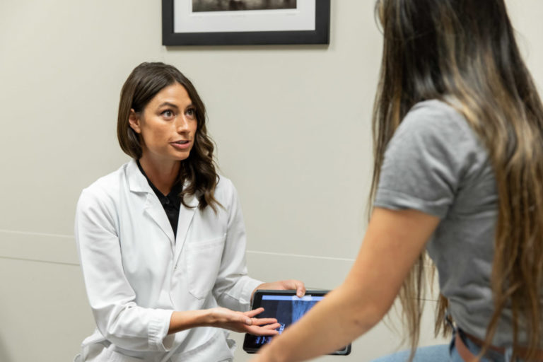 A doctor at our Orthopedic clinic in Kansas City