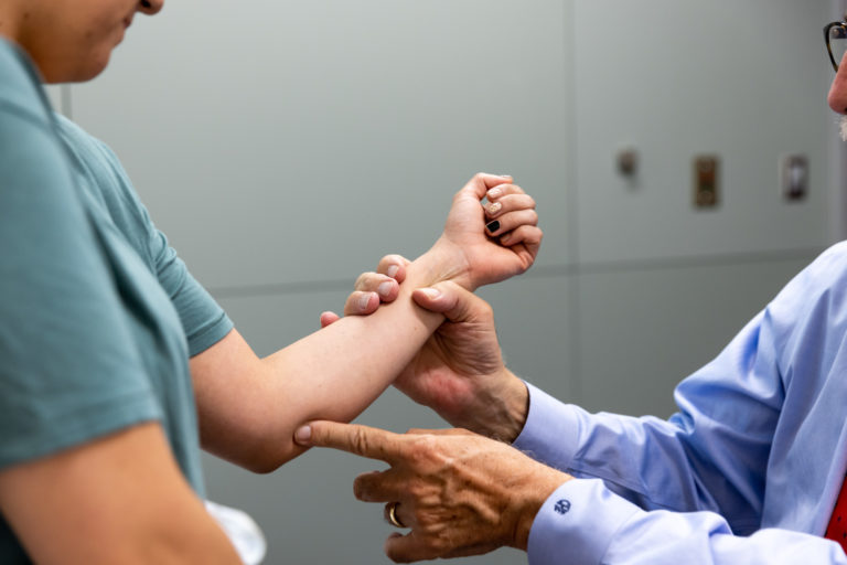 KCOA doctor examining patient and discussing options for osteoarthritis treatment in Kansas City.